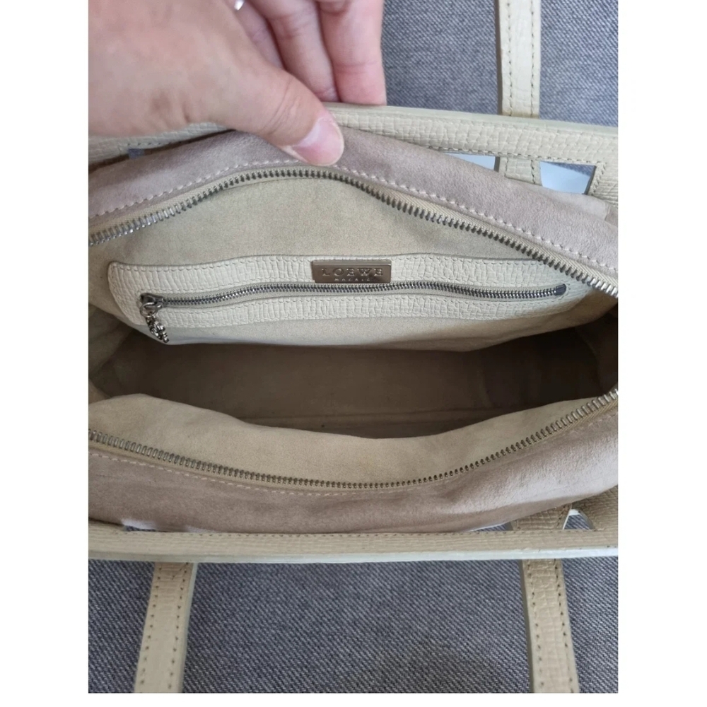 Loewe Cream Leather Women's Bag - Picture 6 of 7